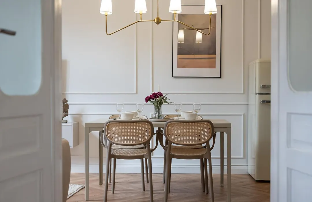 Discover Krakow Apartments - 3 Rakowicka St - Classic Apartments Near Main Station - Netflix-1