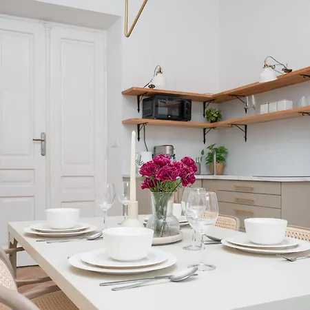 Discover Krakow Apartments - 3 Rakowicka St - Classic Apartments Near Main Station - Netflix-3