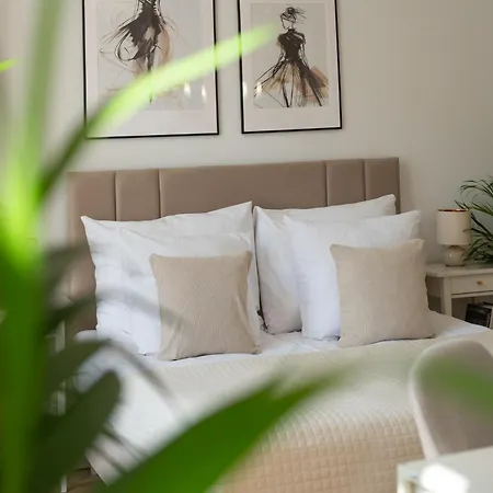 Discover Krakow Apartments - 3 Rakowicka St - Classic Apartments Near Main Station - Netflix-2