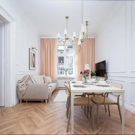 Discover Krakow Apartments - 3 Rakowicka St - Classic Apartments Near Main Station - Netflix-2